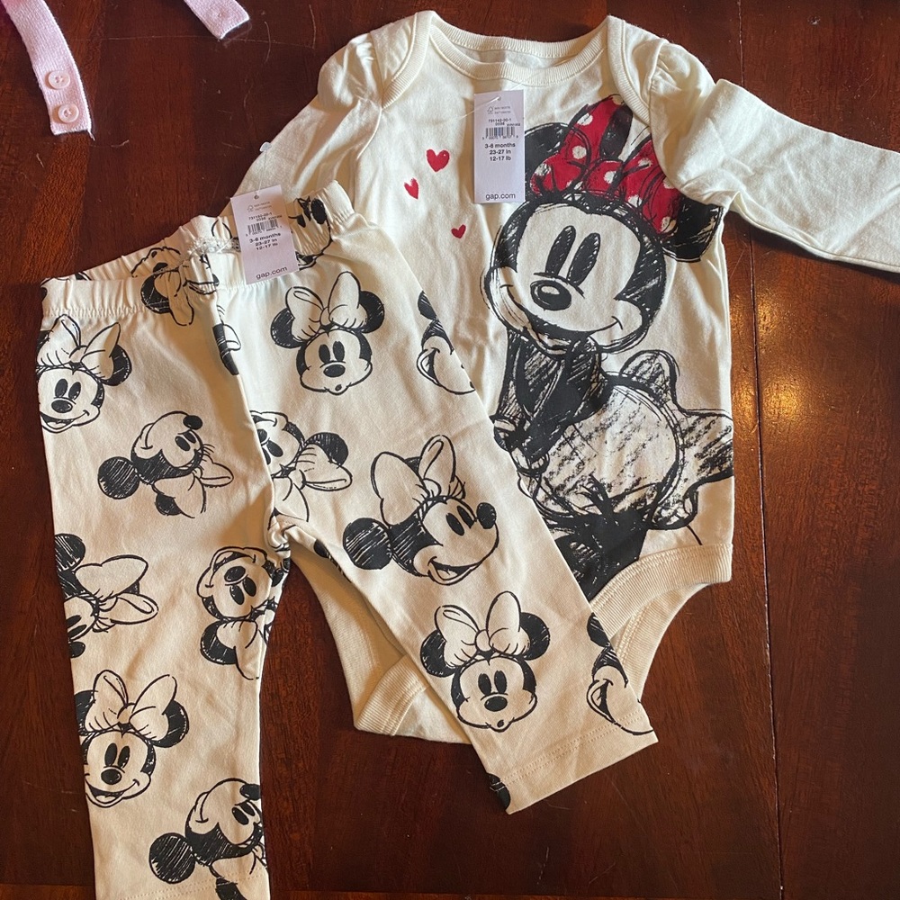 Minnie Mouse onesie and leggings